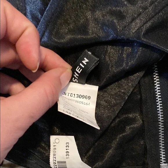 Black Sleeveless Bustier Crop Top - Picture 3 of 9